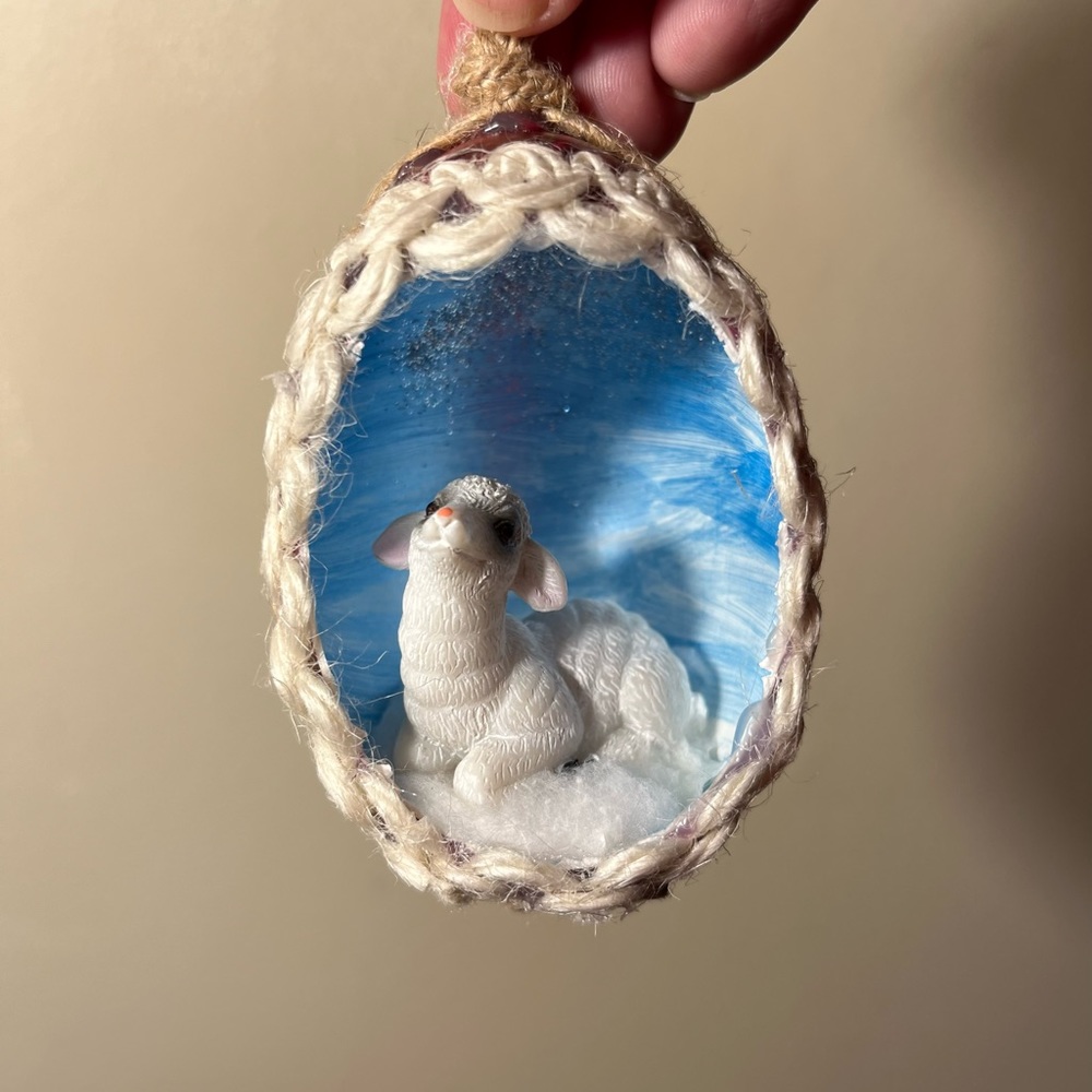 Diorama egg-shell Christmas Tree ornament (lamb)